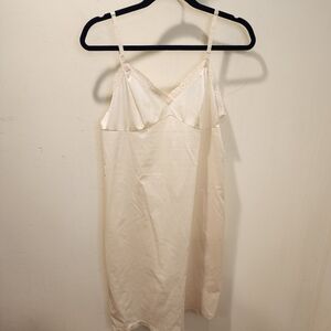 Vanity Fair Vintage Beige  Nylon strappy Night Gown size 36